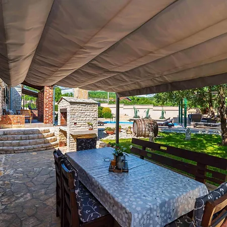 Tea Estate With Private Pool And Garden