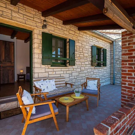 Tea Estate With Private Pool And Garden Willa