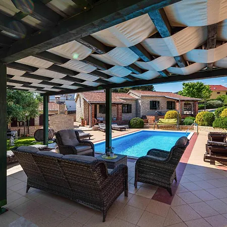Willa Tea Estate With Private Pool And Garden